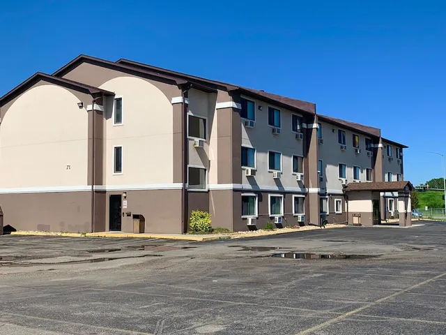 Boarders Inn & Suites by Cobblestone Hotels - Waterloo/Cedar Falls