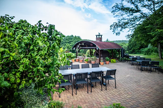 Bonne Chance Restaurant & Hotel