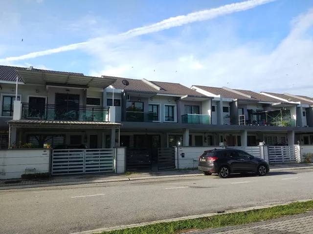 Little Green Bird Homestay @Tiara Lake Park, IPOH