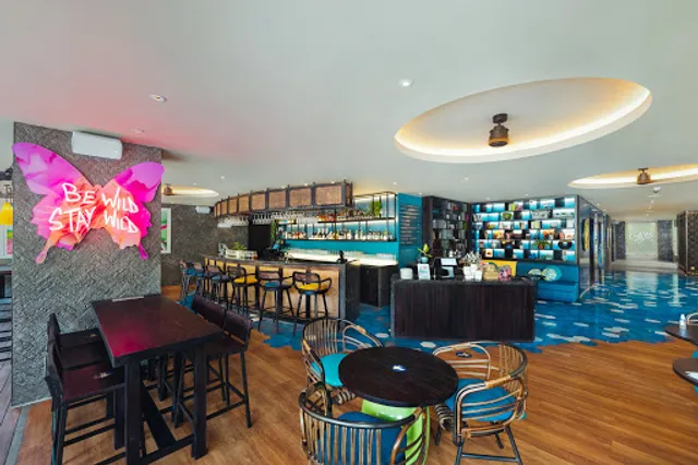 Street 32 Cocktail Bar & Eatery