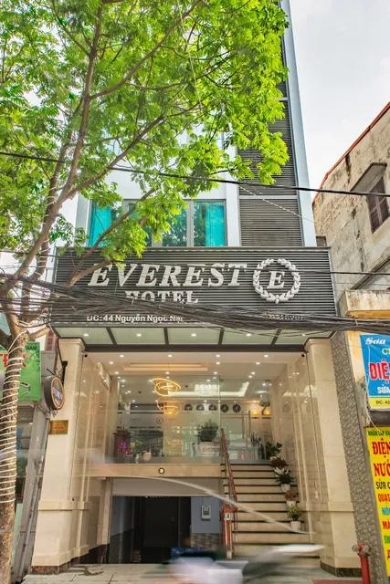 EVEREST HOTEL