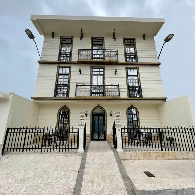 Hotel The Royalty Inn