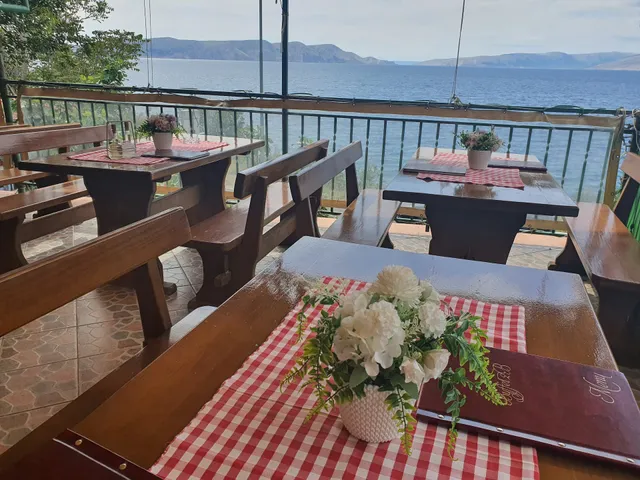 Apartments Buffet 2B