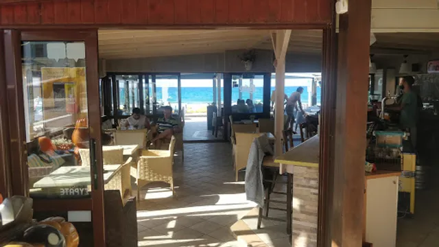 Avra Cafe Bar & Food