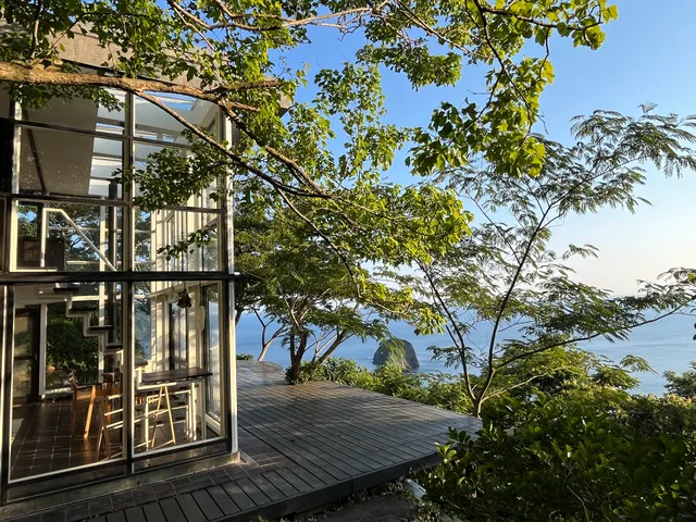 Izu Cliff House イズクリフハウス