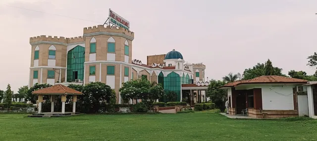 Capital O 33017 The Hallimax Club And Resort