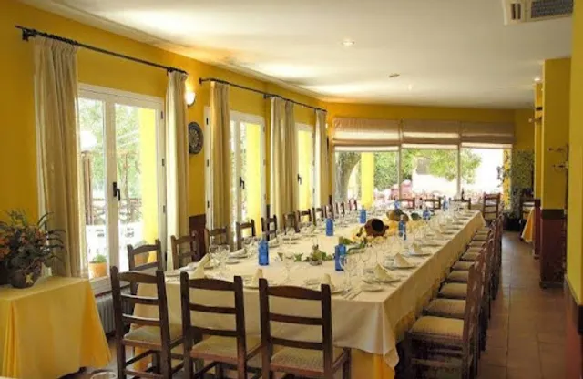 𝐑𝐞𝐬𝐭𝐚𝐮𝐫𝐚𝐧𝐭𝐞 𝐓𝐢𝐧𝐭𝐨 𝐂𝐚𝐳