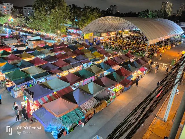 Ton Sai Market Bearing