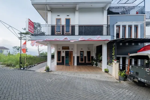 RedDoorz @ Omahku Guest House Batu