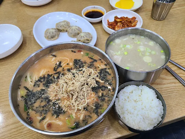 Hyeonpung Chicken Kalguksu - Dongseong-ro Branch