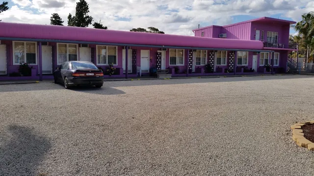 Paddle Steamer Motel