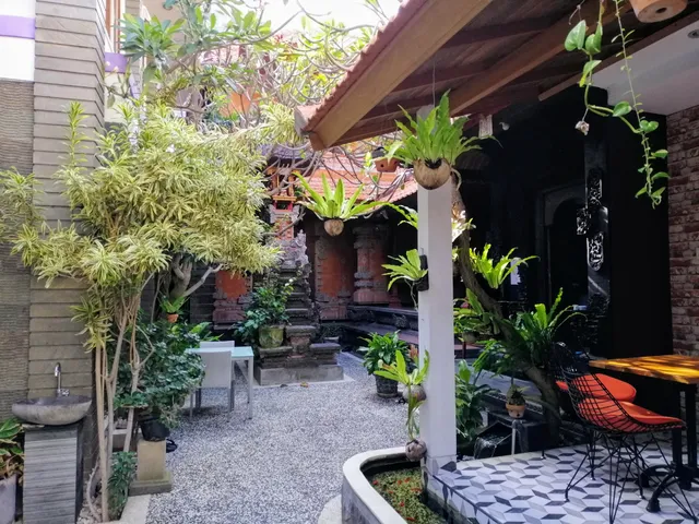 Pondok Krishna Poppies