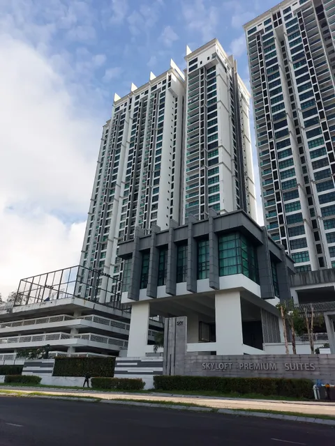 JB Bukit Indah Skyloft Suites