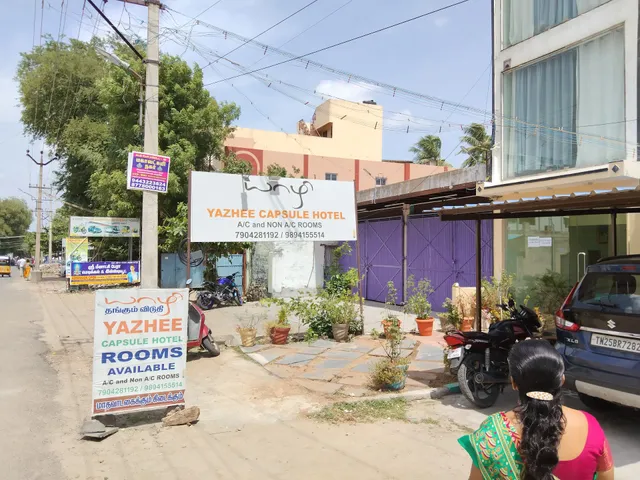 yazhee capsule hotel