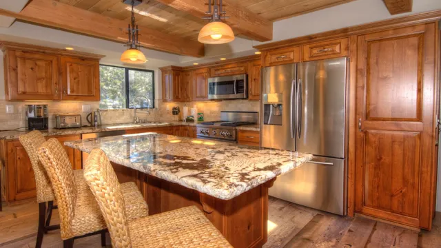 Treehouse Vacation Rentals, Mammoth Lakes