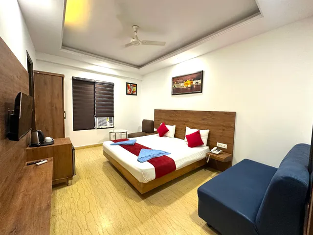 Hotel La Vista @ Karol Bagh