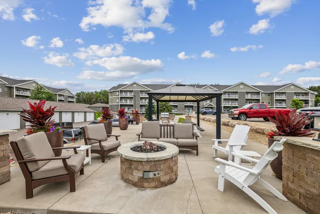 Lake Ridge Apartments