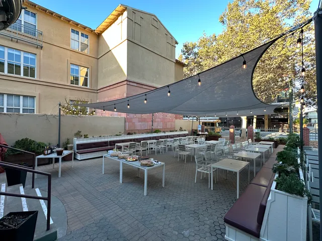 Hobee's Restaurant and Beer Garden