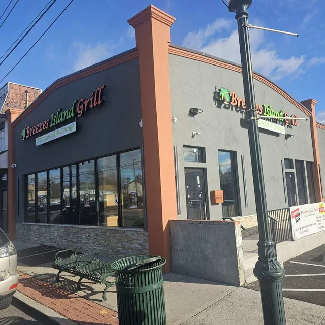 Breezes Island Grill Restaurant & Lounge