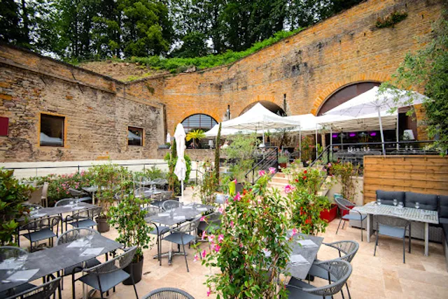 Les Voûtes Restaurant & Live Music