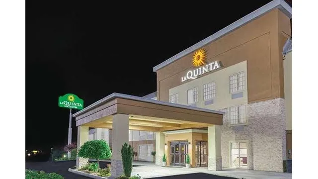 La Quinta Inn & Suites by Wyndham Knoxville North I-75