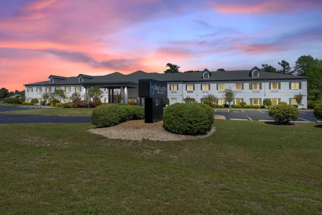 Blue Water Inn & Suites, BW Signature Collection - N Topsail Beach