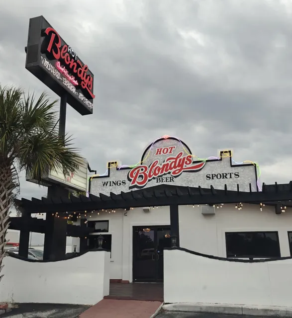Blondys Wings Burgers Sandwiches & Sports Bar