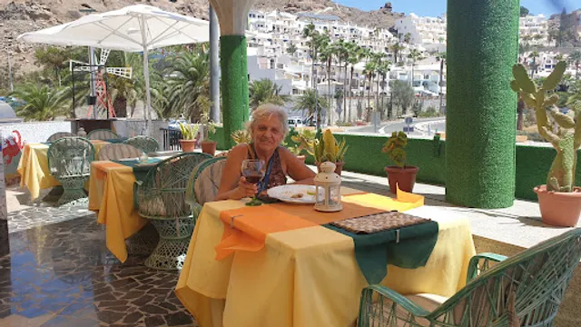 Bar restaurante El jardin de Joaquín playa del cura