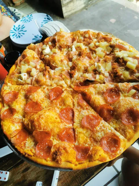 Rustik Pizza A La Leña