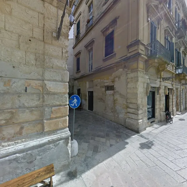 Via Matteo da Lecce, 5