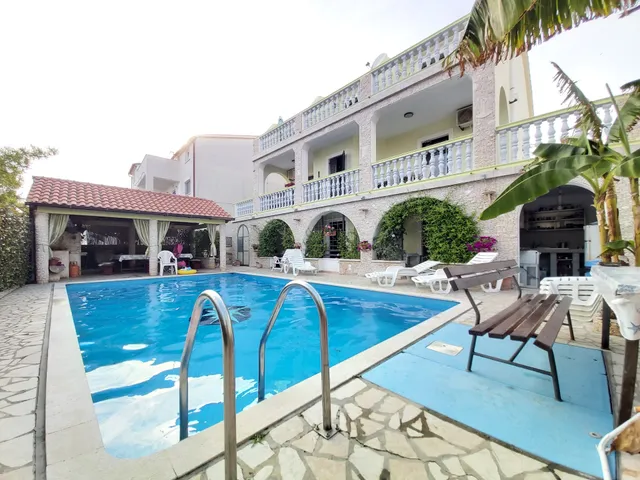 Apartments & Rooms Lo & Mar