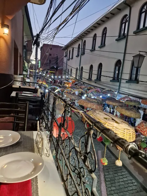 Oliva Restaurant - Cocina Abierta