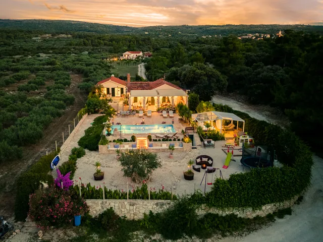 Villa Bela, Mutnik bay