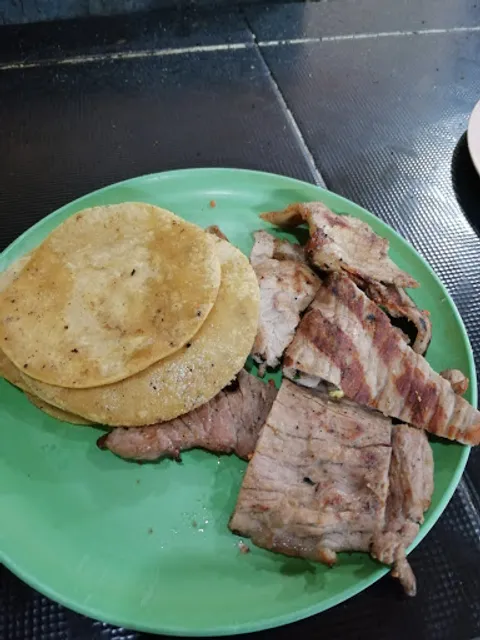 TACOS DE CARNE ASADA Y LONGANIZA LA FRAGUA