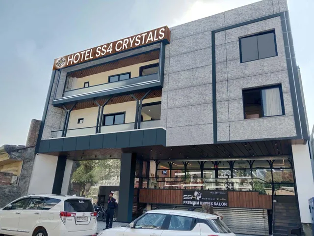 Hotel SS4 Crystals