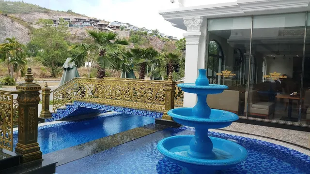 Crown Nguyen Hoang Hotel