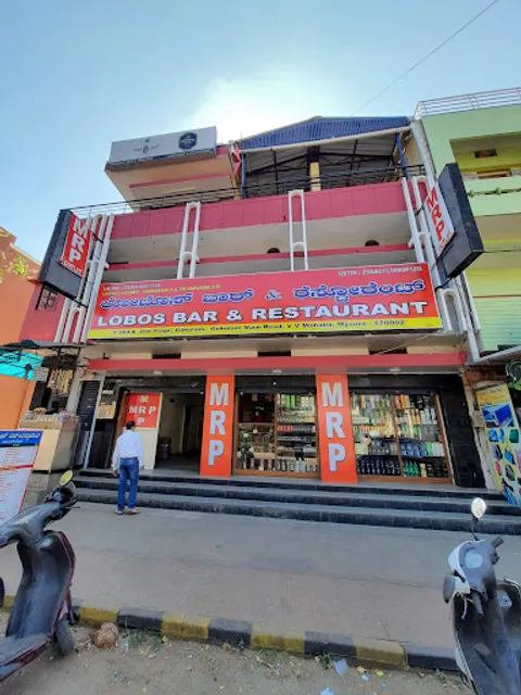 Lobos Bar And Restaurant