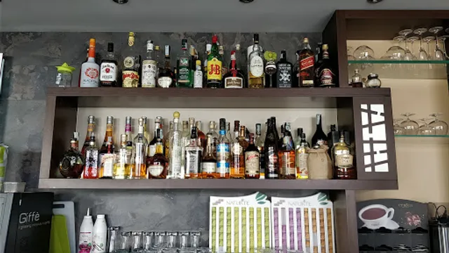 Momart Cafè Lounge Bar