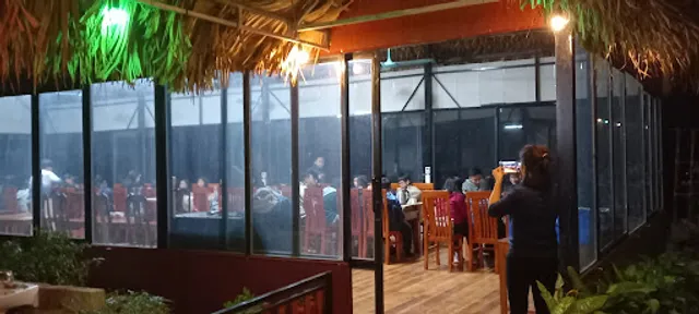 Nhà Hàng Cúc Phương