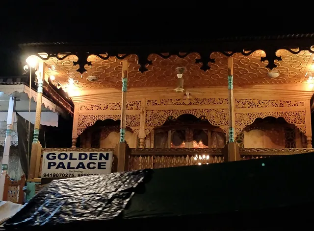 Young Golden Palace (Houseboat)