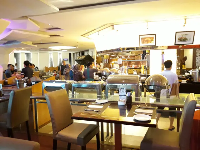 Golden Dew Bistro Restaurant