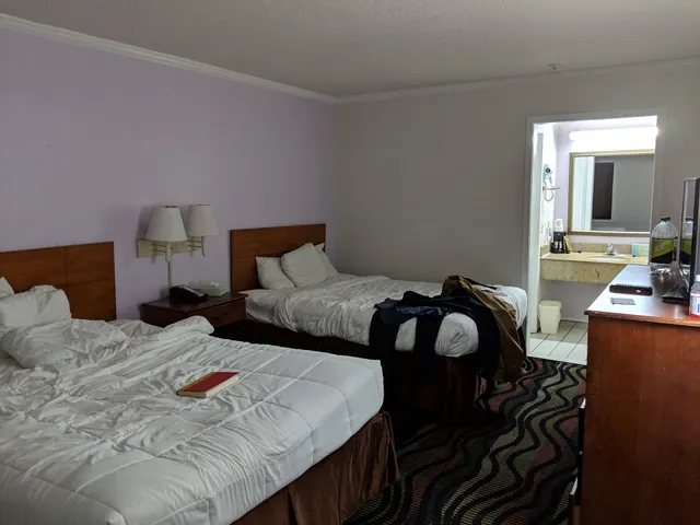 Crossroads Inn and Suites