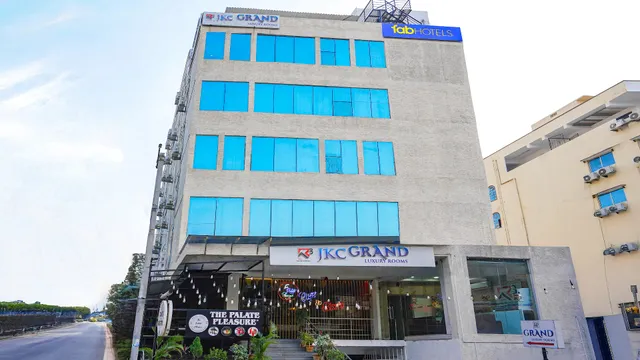 FabHotel JKC Grand - Hotel in Madhapur