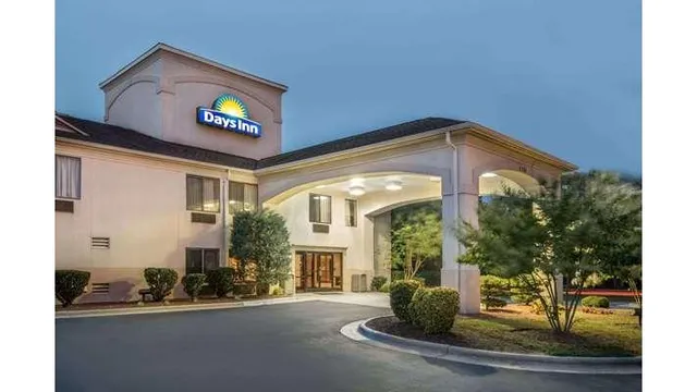 Days Inn by Wyndham Burlington East