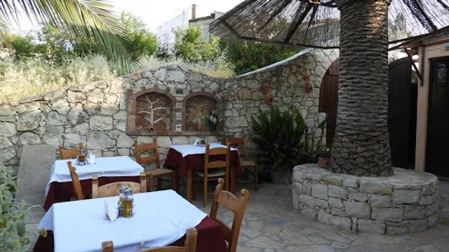 Kastro Mesi Tavern