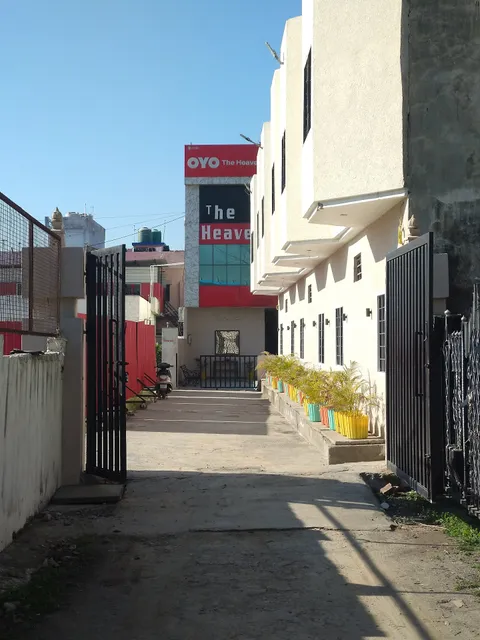 OYO 27965 The Heaven