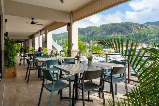 Semi-Sub Pub & Café