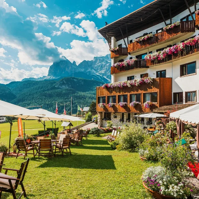 Hotel Mirage Cortina