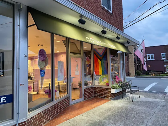 EE’s Ice Cream Shoppe