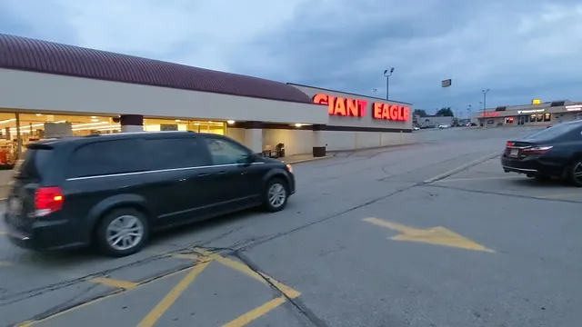 Giant Eagle Supermarket